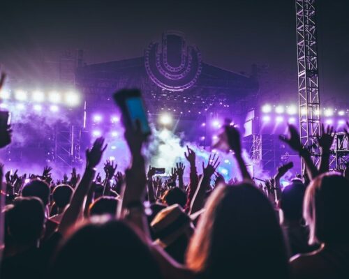Festivals en plein air : comment se passer des groupes électrogènes au fioul sans risquer la panne ?